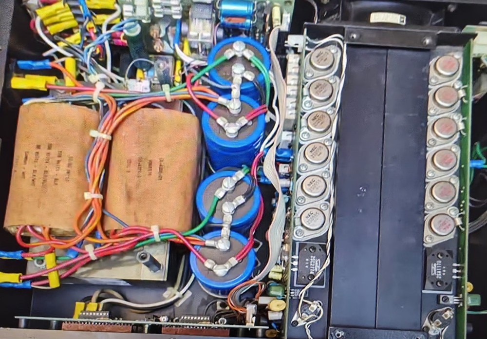 Crest Audio 4000 Power Amplifier