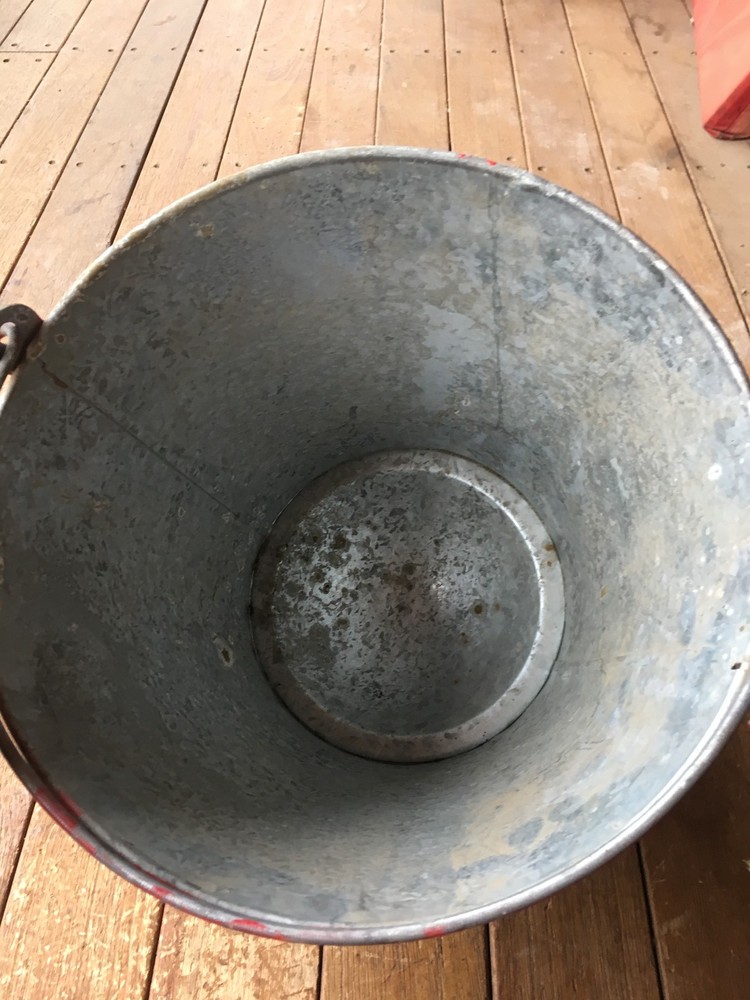 RED ROUND BOTTOM FIRE BUCKET