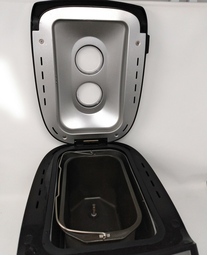 West Bend 41300 Dual Blade Bread Maker 2.5 lb | Powers On | Missing Paddle