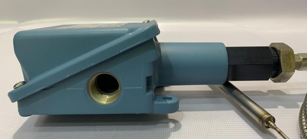 United Electric Controls / Temperature Controller / F100-6BS