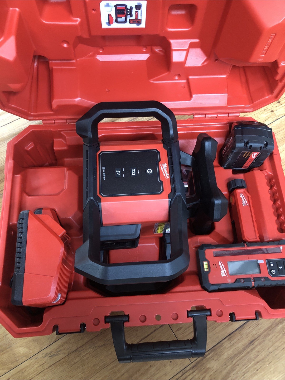 Milwaukee 3701-21 M18 18V Red Exterior Rotary Laser Level Kit w/ Receiver