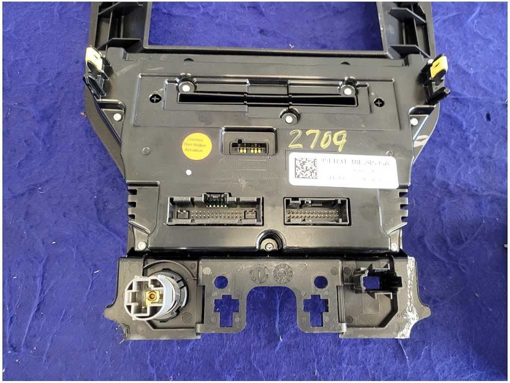 2015 Ford Mustang GT S550 Info-GPS-TV Screen Front Nav Receiver Faceplate 2709