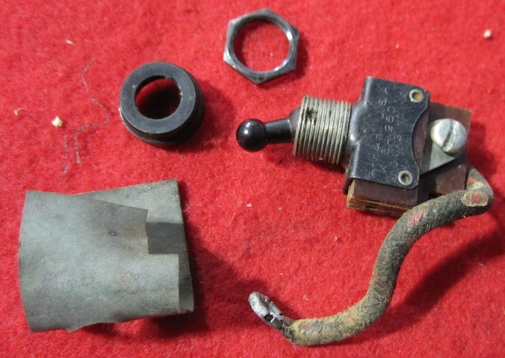 1947 SINGER FEATHERWEIGHT SEWING MACHINE MODEL 221 LIGHT SWITCH #2