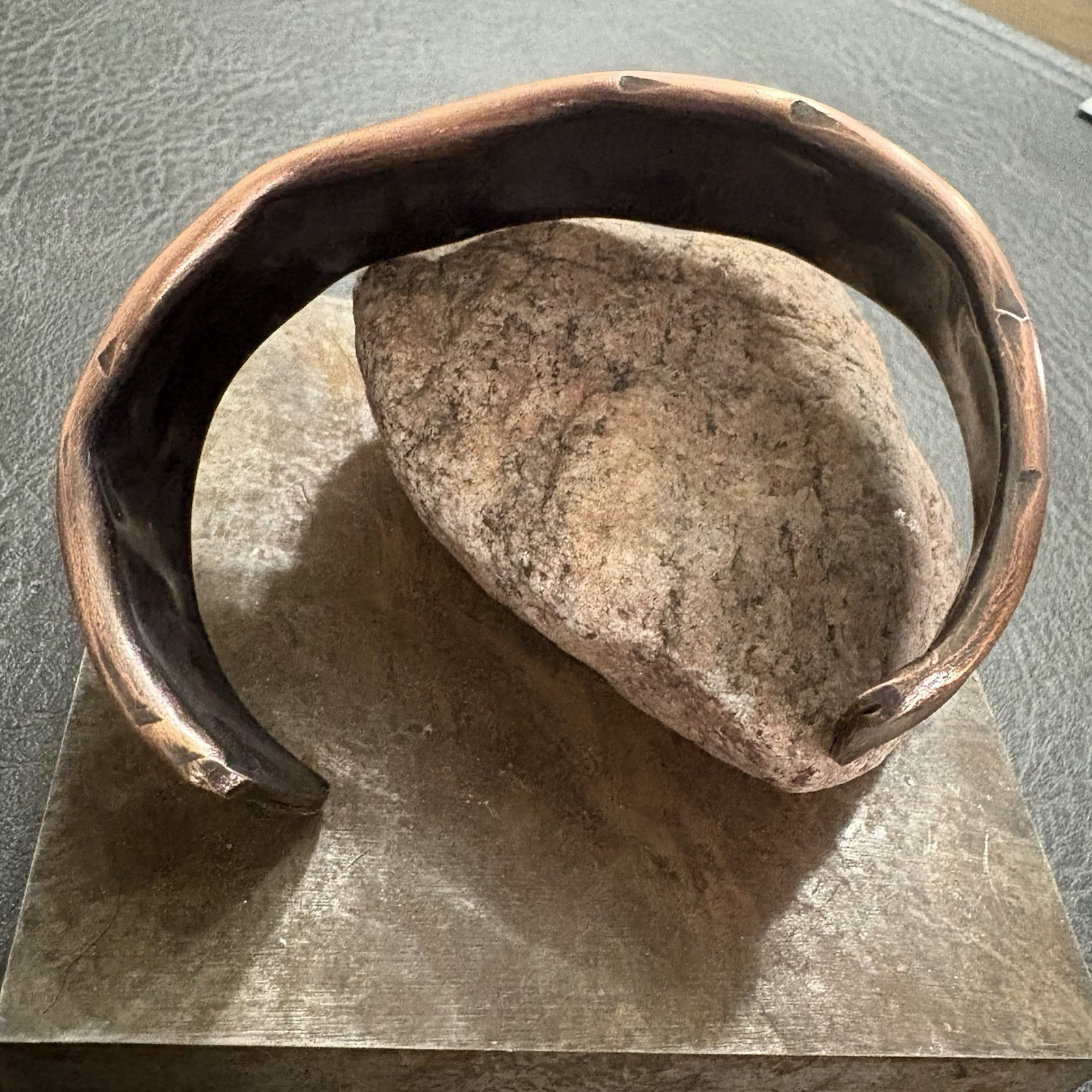 Vtg Brutalist Modernist Men’s Hammered Thick Copper Artisan Cuff Bracelet Viking