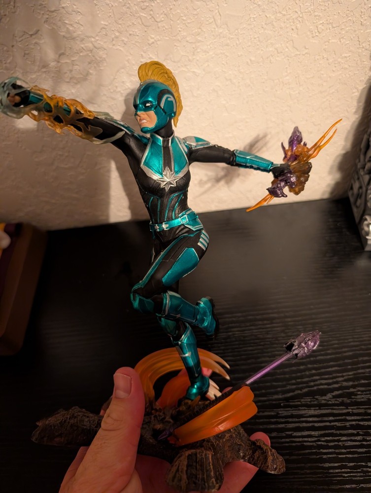 Captain Marvel PVC Diorama Marvel Gallery Diamond Select