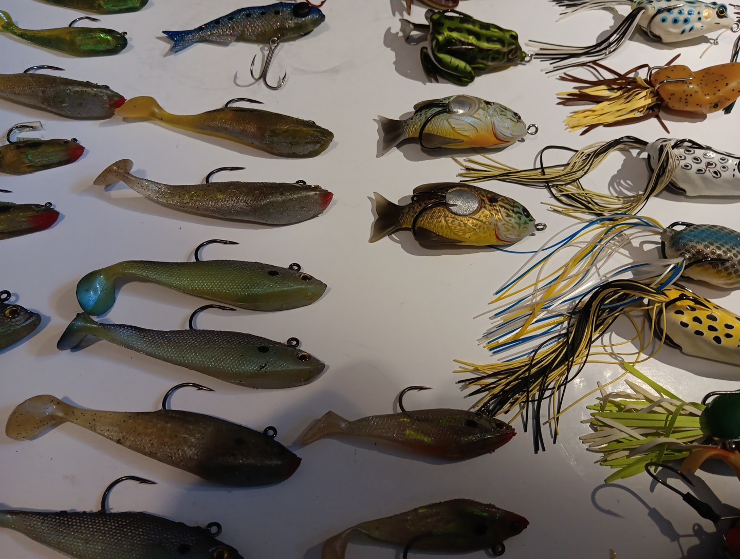 Lot of 43 Weedless & Rubber Lures Frogs, Turtle, Fish w/case