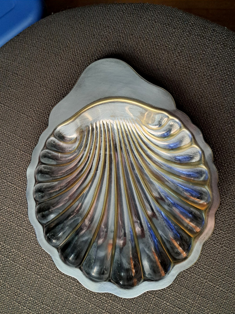 Oneida Silversmiths - 7  1/2" x 6" - Shell Shaped Nut Dish