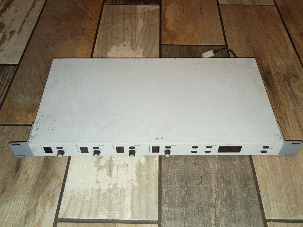 Peavey MAP 8x4 MIDI Controllable Analog Patch Bay - Fair Condition. TESTED!