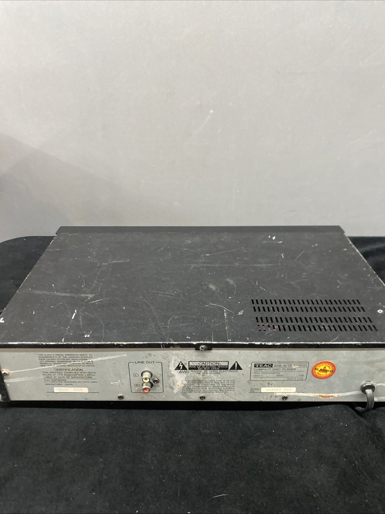 TEAC CD-P1160 Compact Disc Player Works Plays CDs READ DESCRIPTION