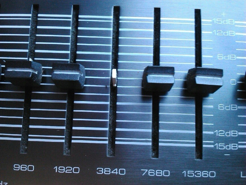 NUMARK STEREO FREQUENCY EQUALIZER MODEL EQ 2400