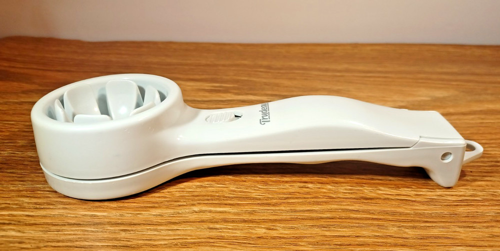 Vintage TRUDEAU 7586 Handheld Egg Slicer
