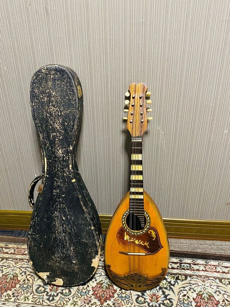 KUNISHIMA wood grain 8 string mandolin and case