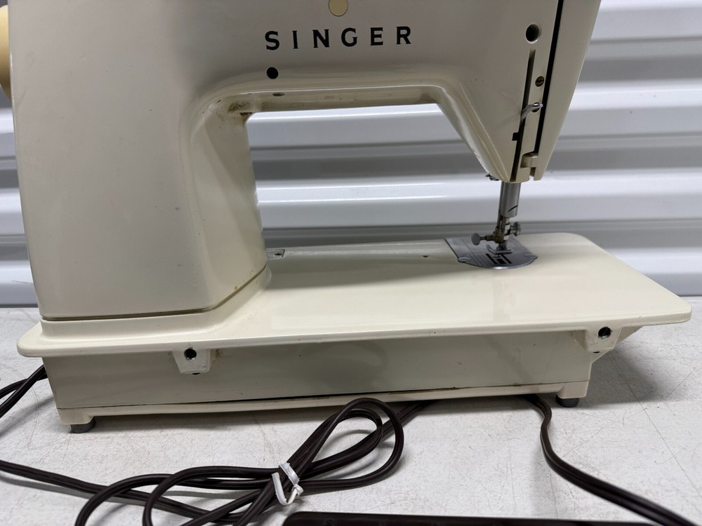 Singer Touch & Sew Special Zig-Zag Model 638 Sewing Machine