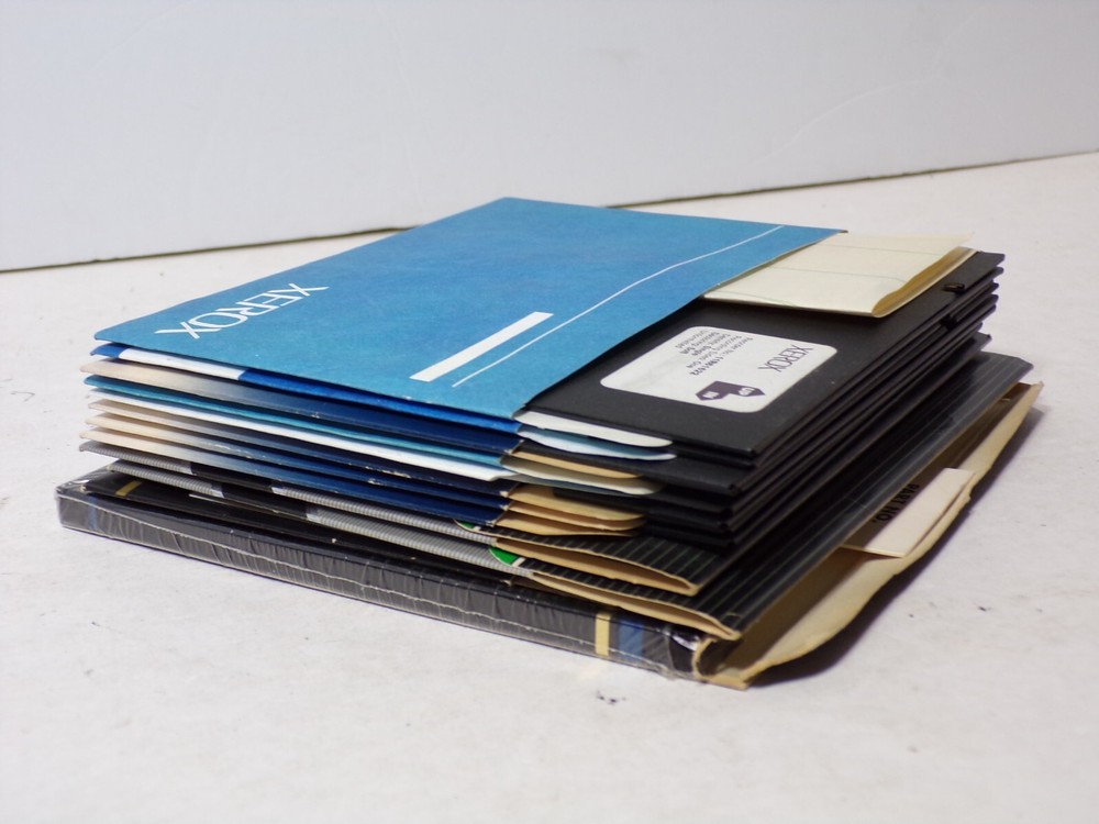 Commodore 64 Vintage 5.25" Floppy Disk Software Bits Collection - Lot 031825WT-A