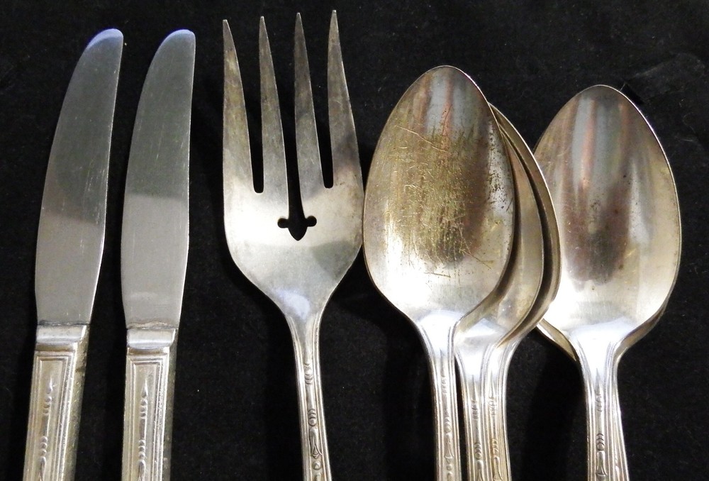 8 pcs Oneida Meadowbrook Silverplate Flatware
