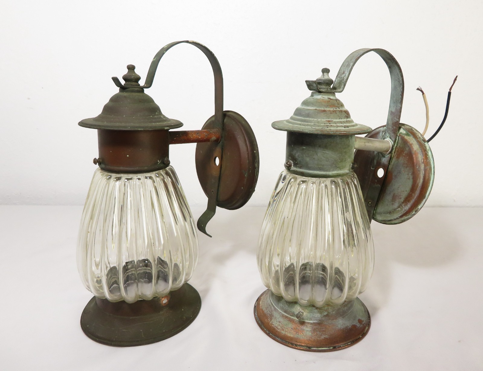 ANTIQUE Arts & Crafts COPPER TUDOR PORCH WALL SCONCE LAMP LIGHT PAIR Lantern