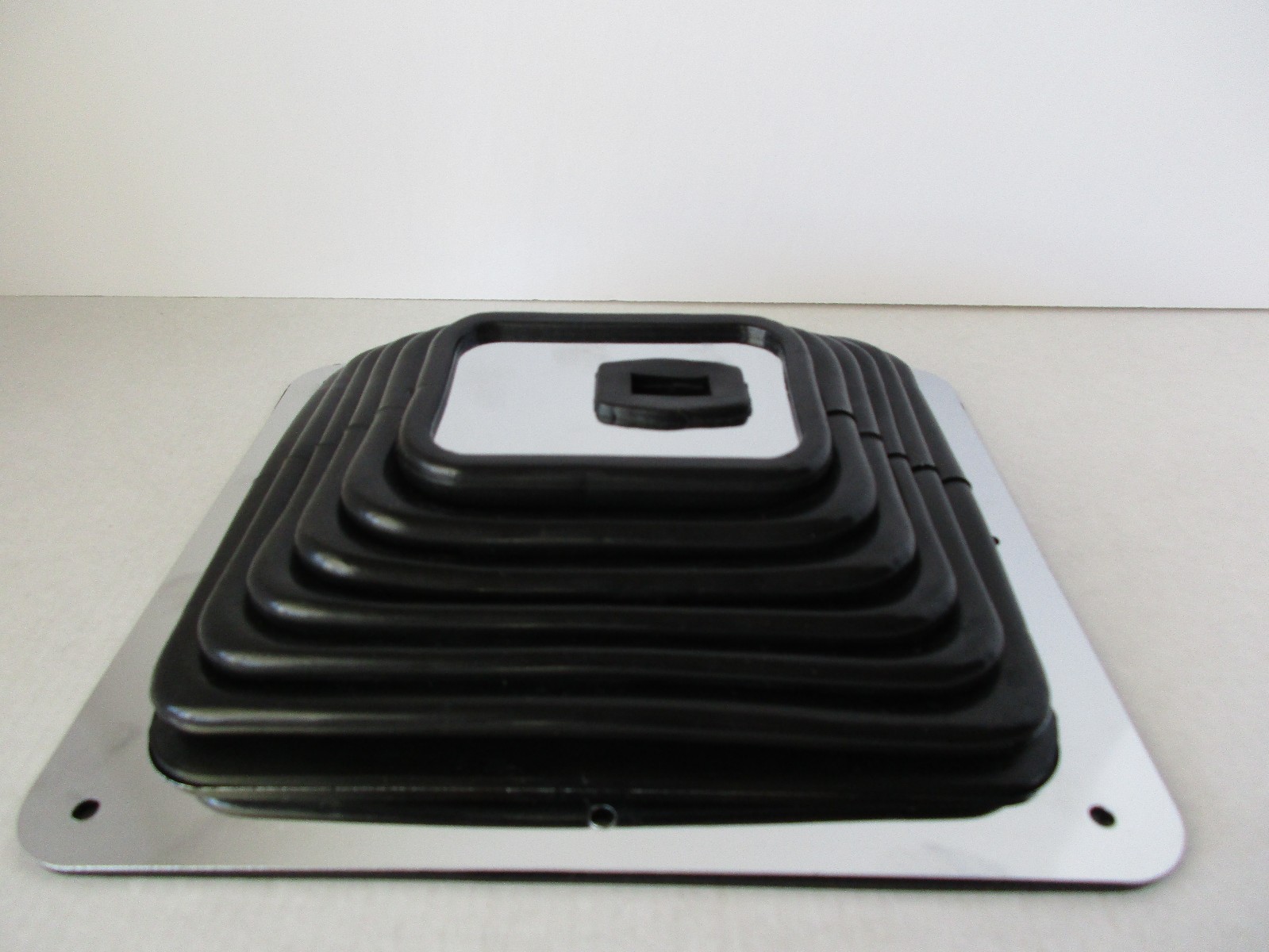 HURST B&M STYLE RUBBER SHIFTER BOOT W/CHROME PLATE 7 3/4"X8 3/4" UNIVERSAL #9631