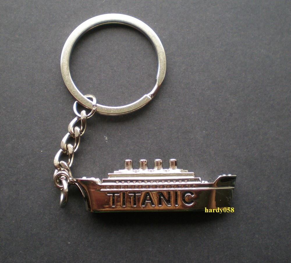 💥 RMS Titanic Keychain - Silver color