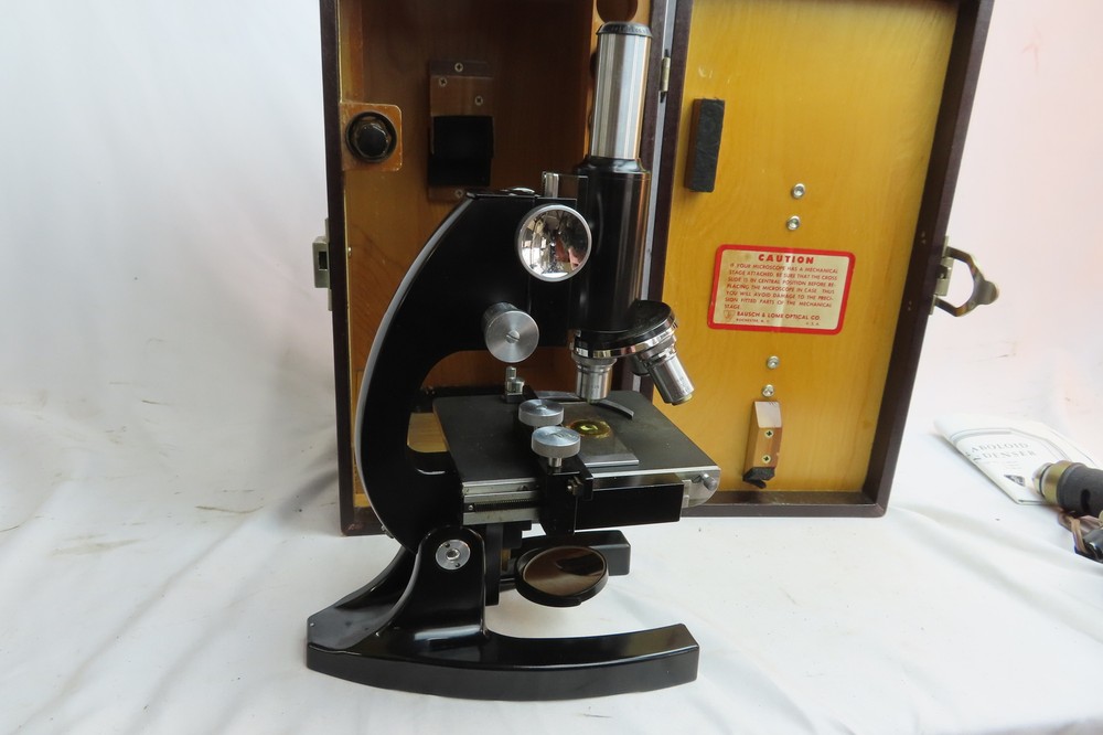 BAUSCH & LOMB Student MICROSCOPE WK9436 w/Case Extra Eyepices
