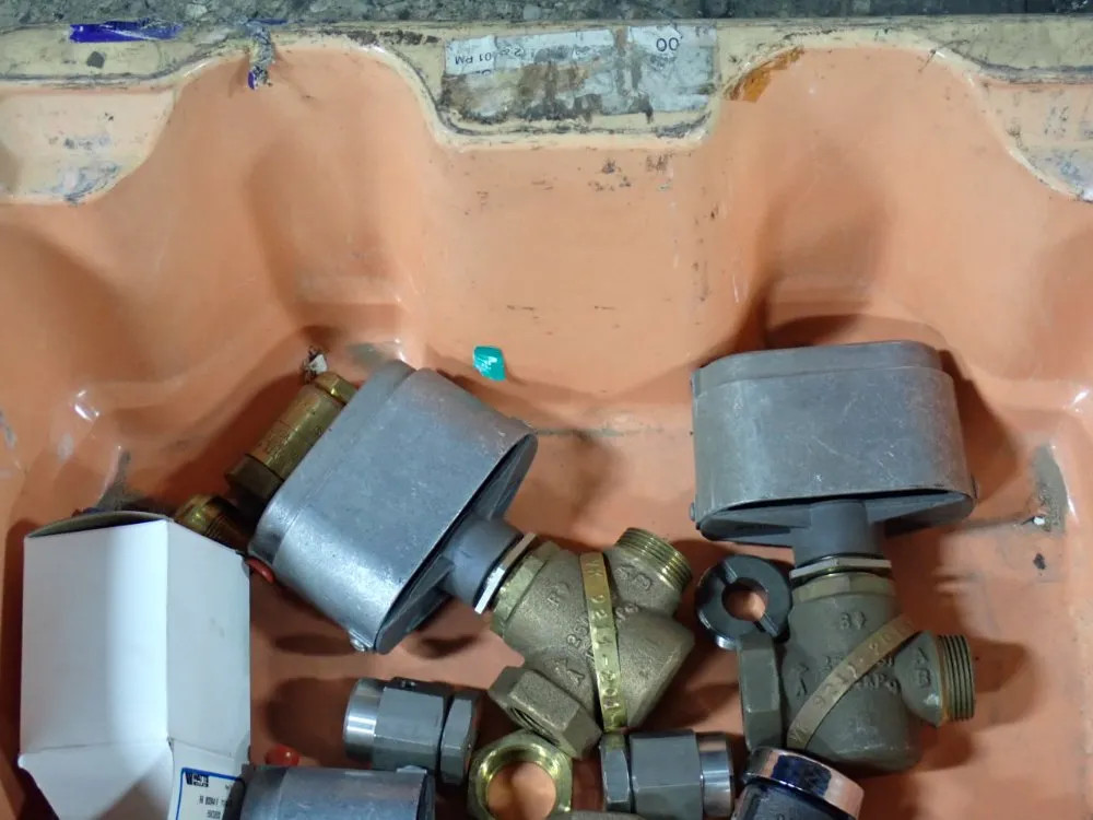 BRACKETS & VALVES 08250560805