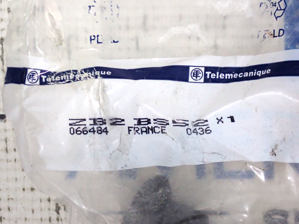 NEW Telemecanique ZB2BS52 Twist Release Pushbutton operator
