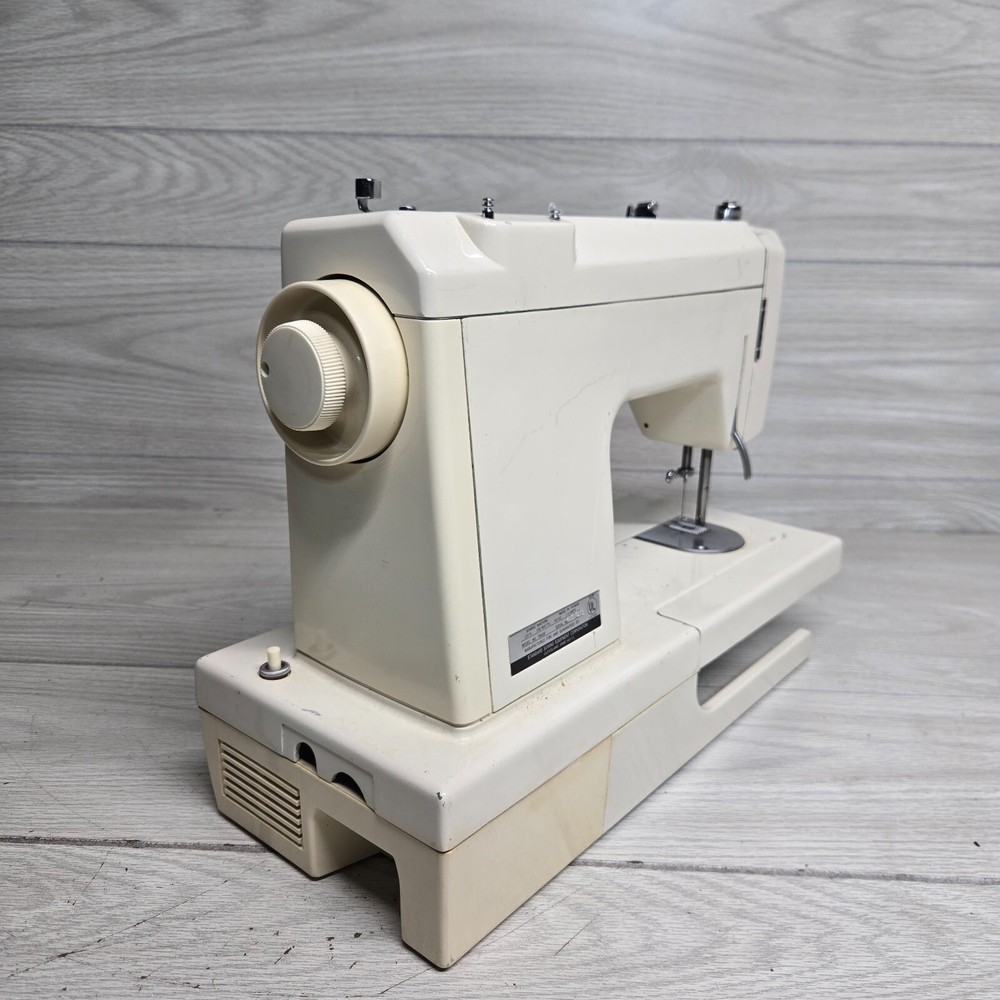 VINTAGE DOMESTIC 3900F STITCHER SEWING MACHINE *UNTESTED*
