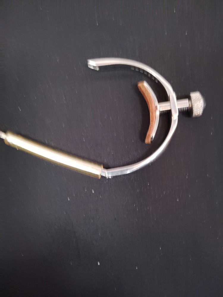 Elliott guitar chrome capo