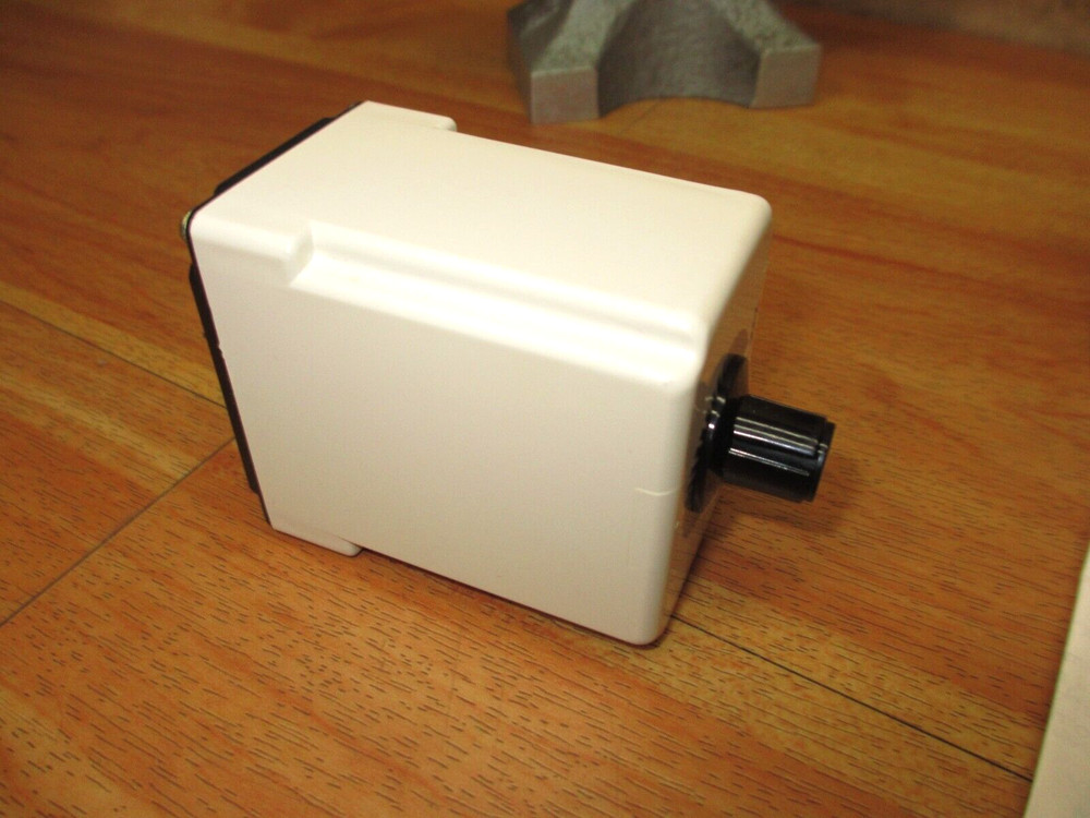 Square D 9050JCK43V20 Solid State Timing Relay, .6-60 sec, New Open Box