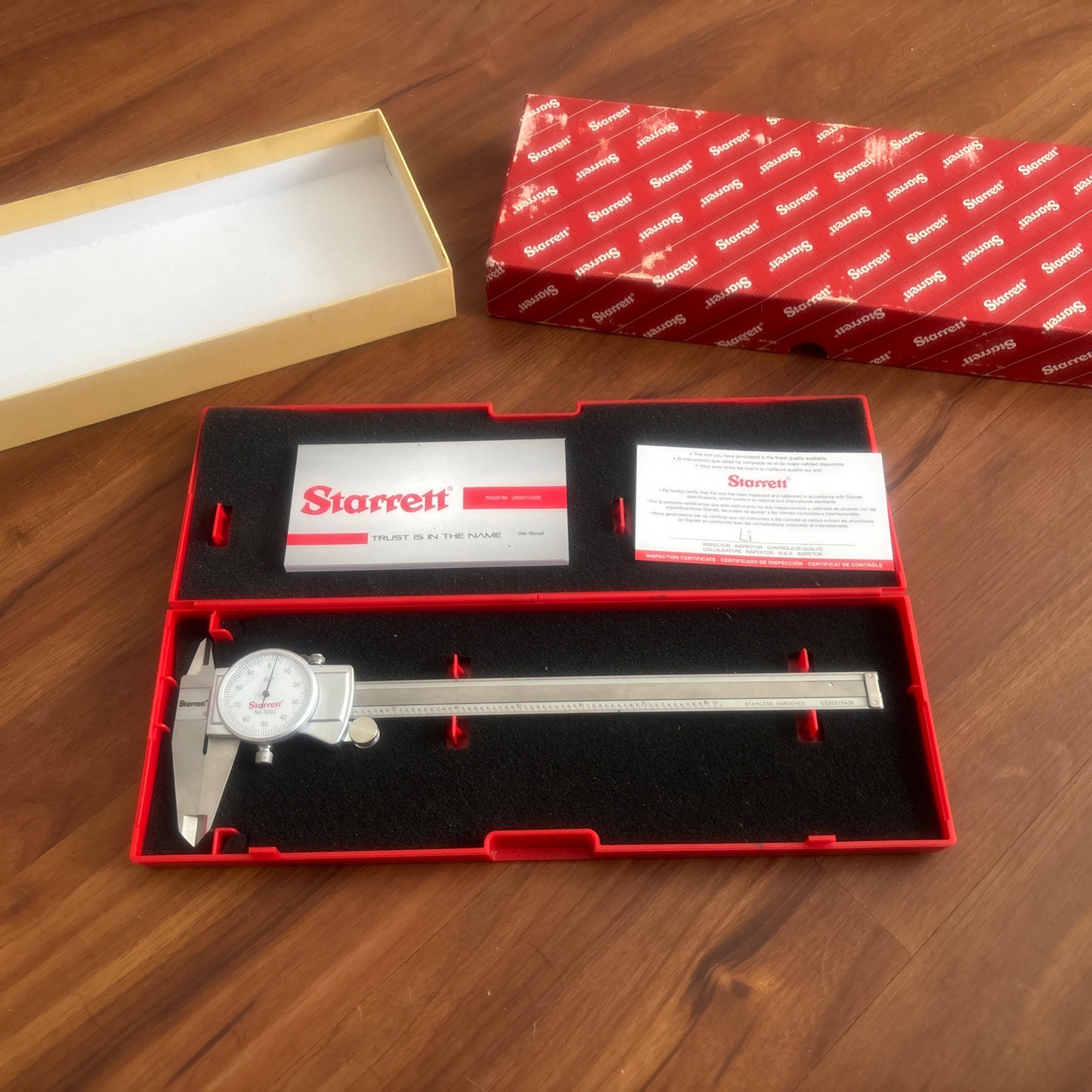 NEW Starret 0-8" Dial Calipers 3202-8