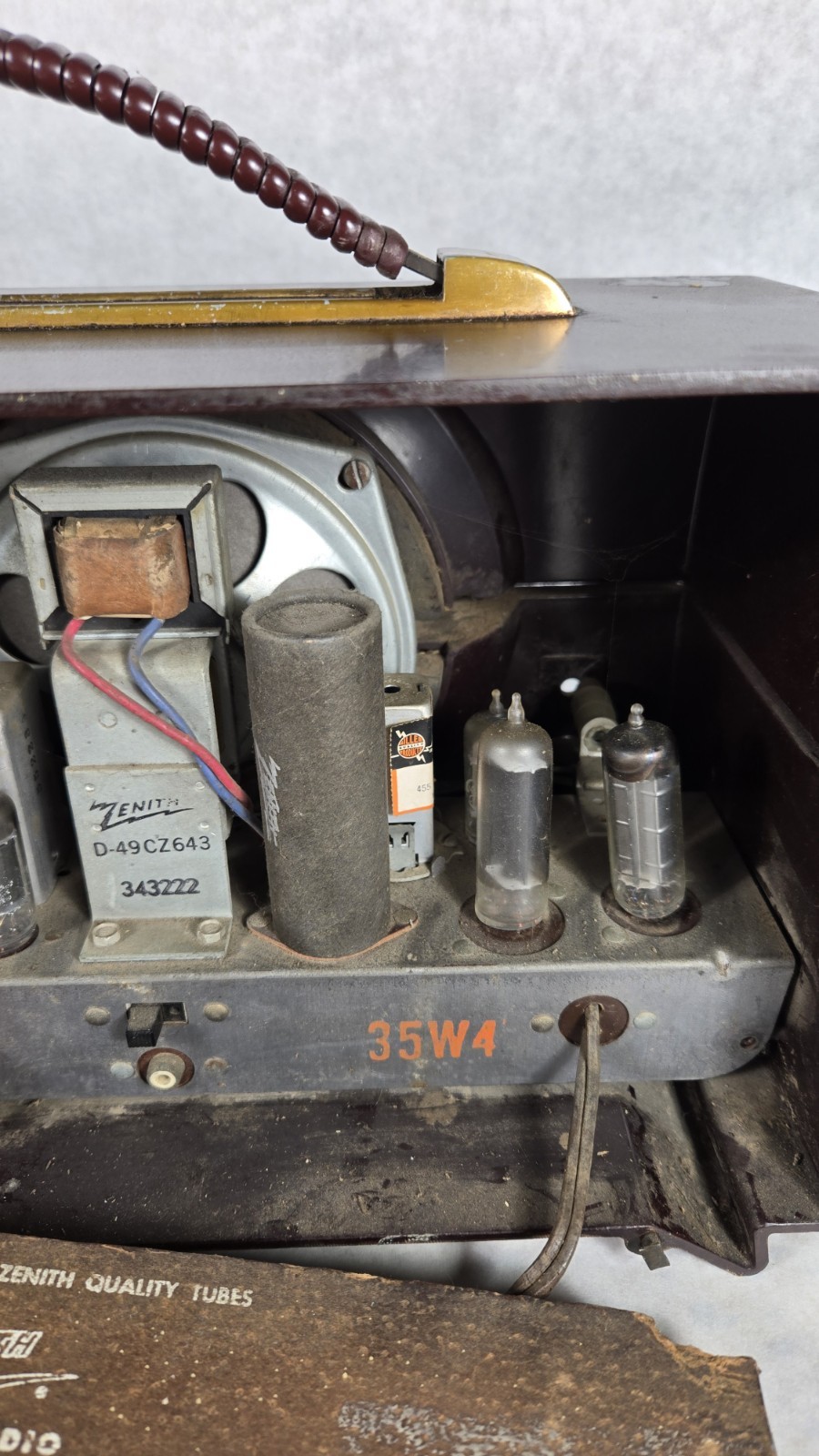 Vintage MCM Zenith Model J615 AM Tabletop Tube Radio POWERS ON/PARTS See Photos