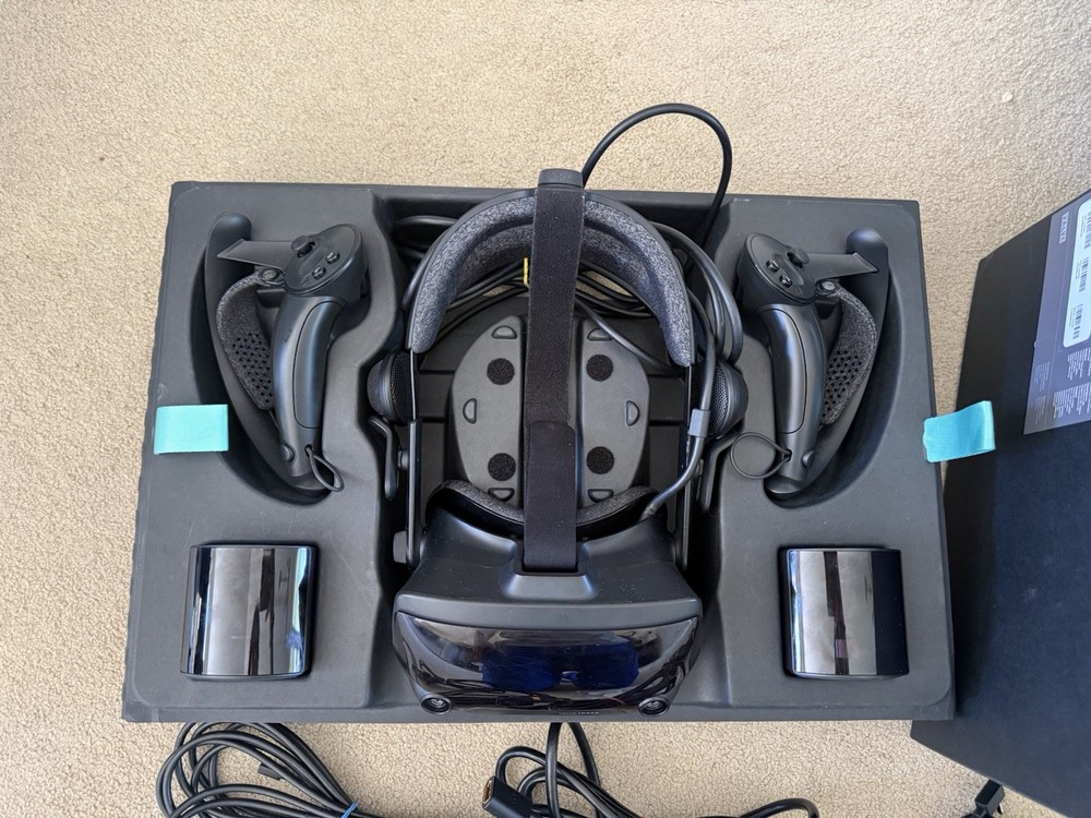 Valve Index Full Kit PC Console VR Headset With Original Box 2 Dead Pixels READ
