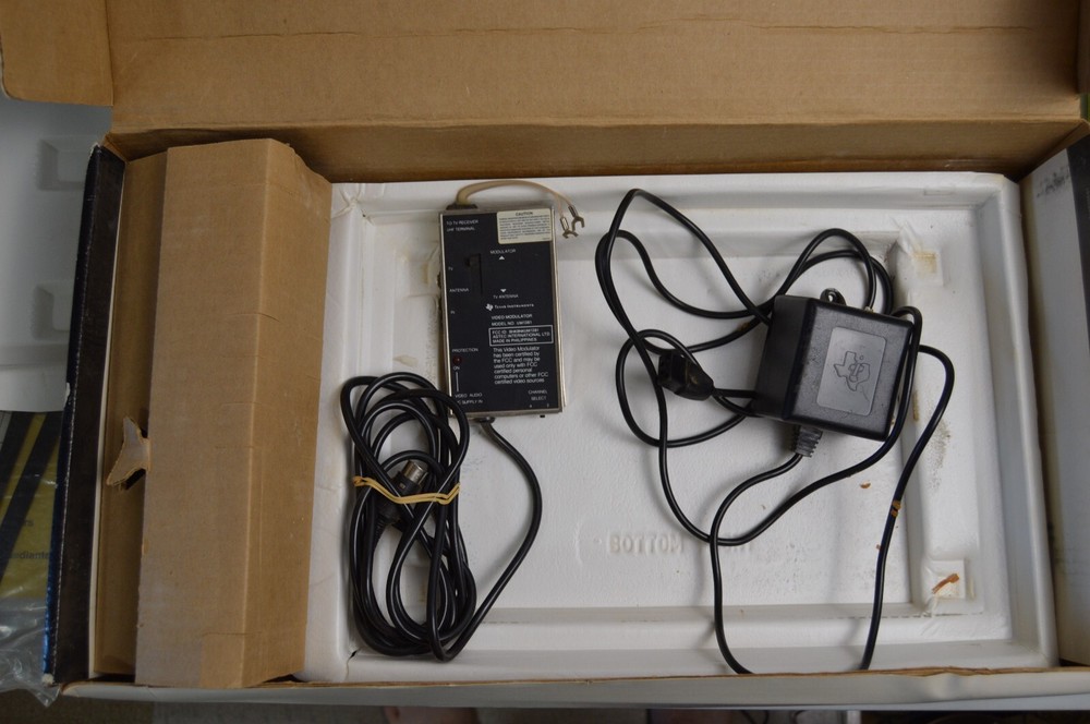 Vintage Texas Instruments Home Computer TI-99/4A Powers On +Games