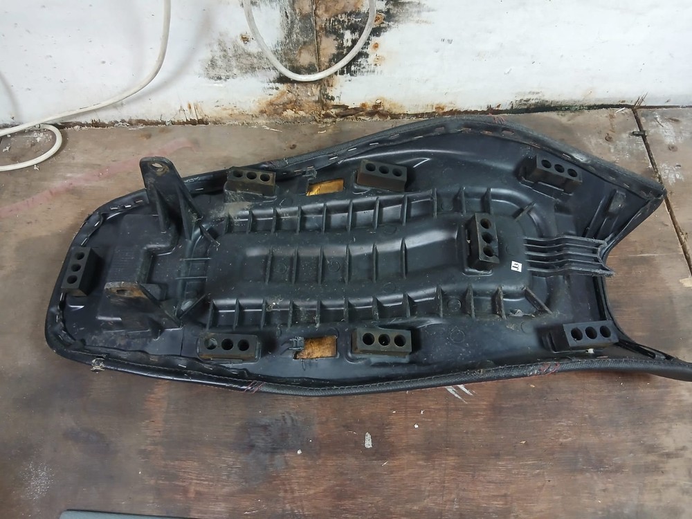 Poor condition - Keeway RKV125 Seat