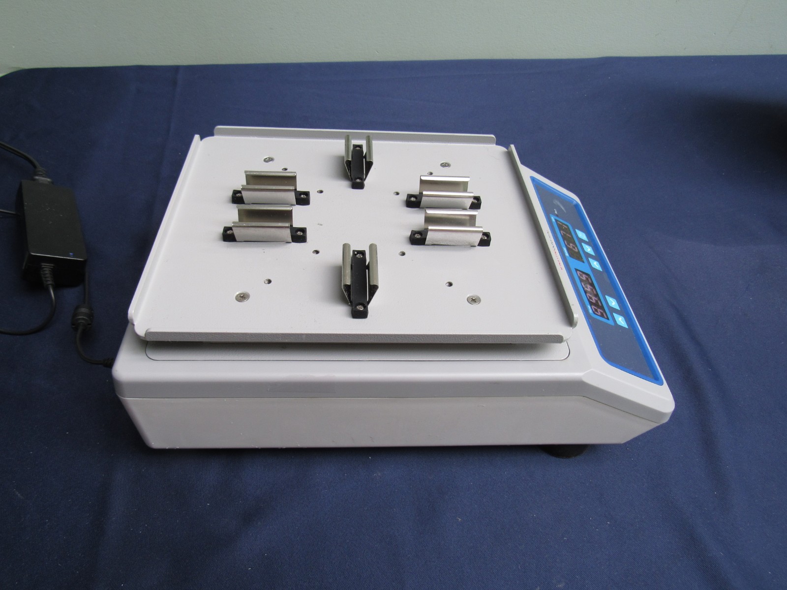 Thermo Scientific Digital Microplate Shaker 88882005 Orbital benchtop Shaker