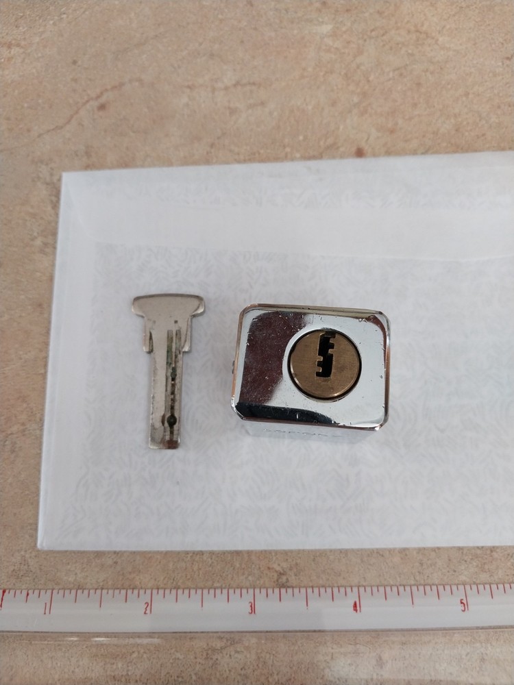 Wall safe lock and key by Safety Vintage