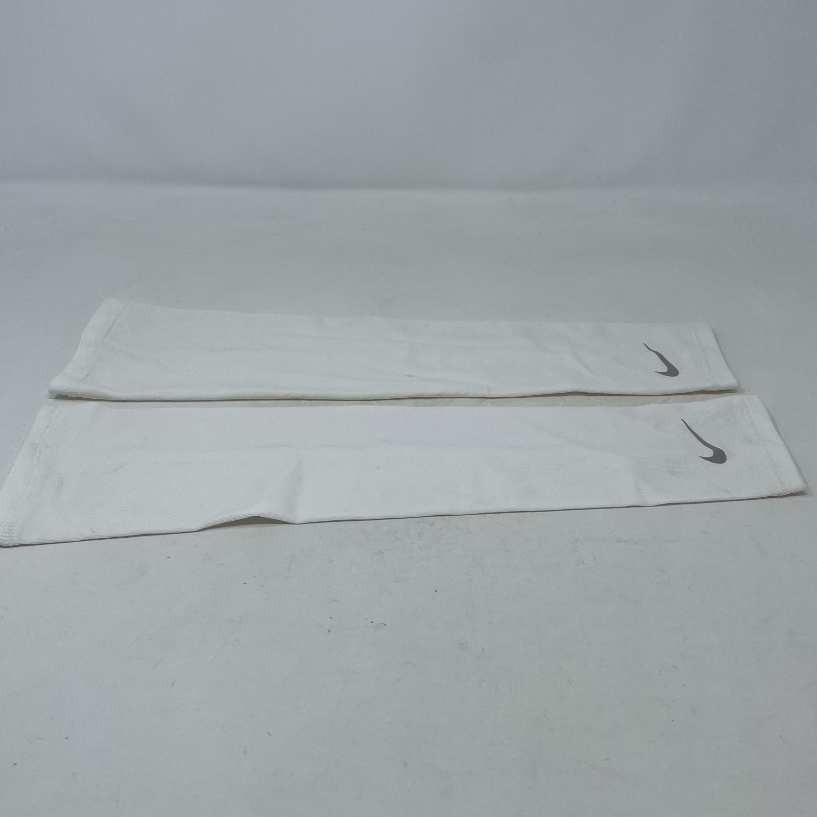 Nike Lightweight Running Arm Sleeves S/M White/Silver Pair