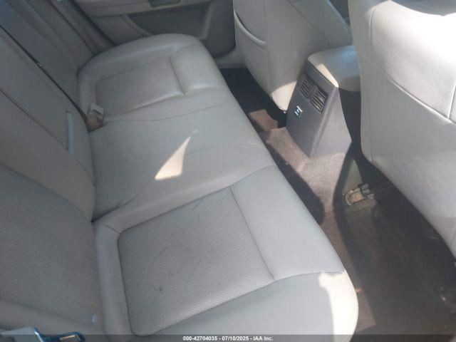 300 2006 Glove Box 4747846