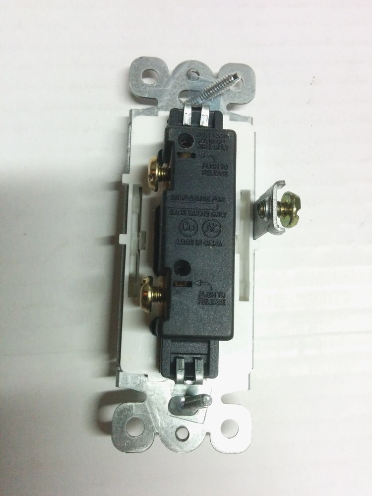 (1 pc) LIGHTED Single Pole 15A Decorator Switch 15 Amp Decora Illuminated White