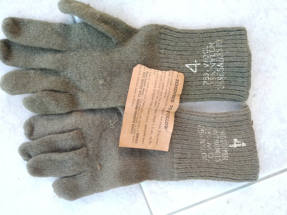 Original WWII hand gloves US Army with paper tag