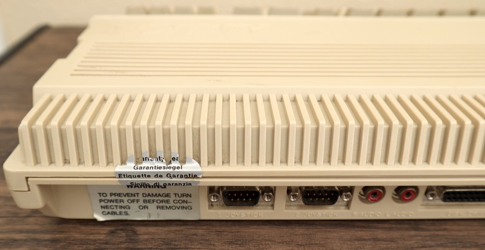Commodore Amiga 500 Computer (PAL) Bundle | A520 Video Adapter, PSU, Disks/Mouse