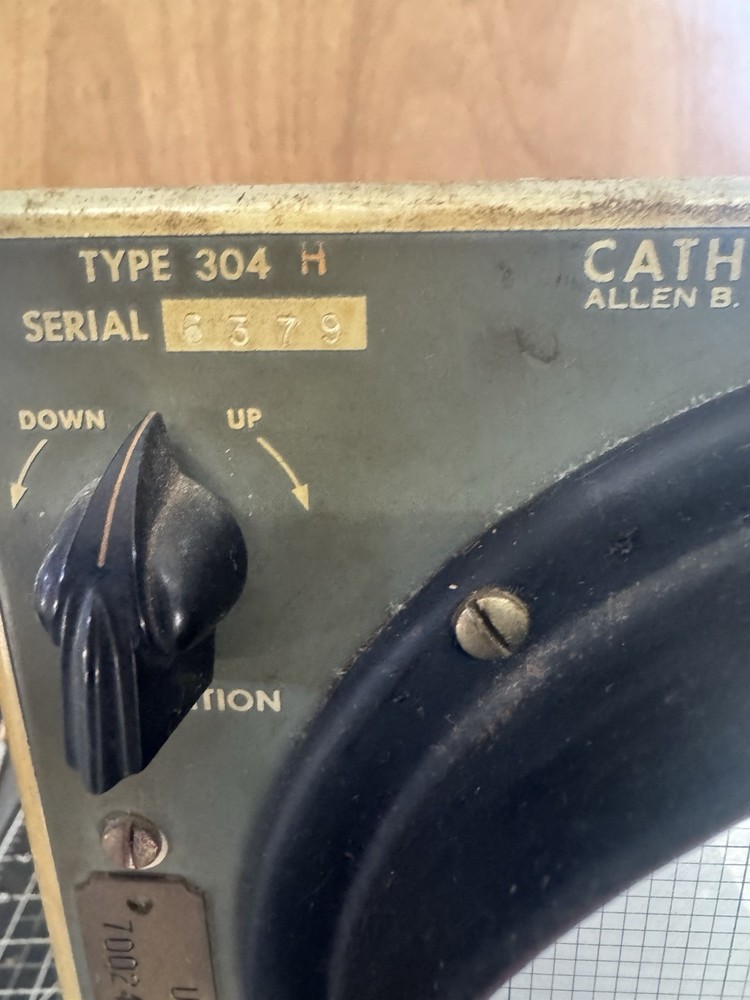 DUMONT Cathode-Ray Oscillograph Type 304-H – U.S. Navy - Untested