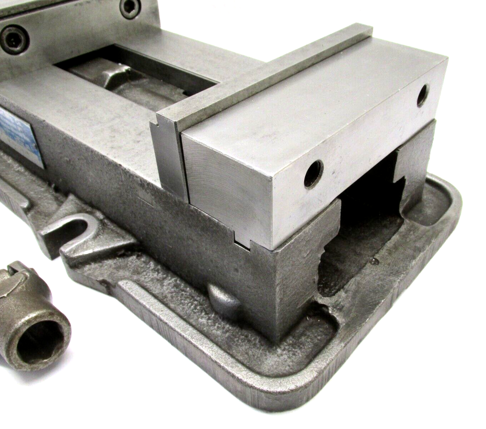 KURT ANGLOCK 6" MILLING MACHINE VISE w/ JAWS & HANDLE - #D675