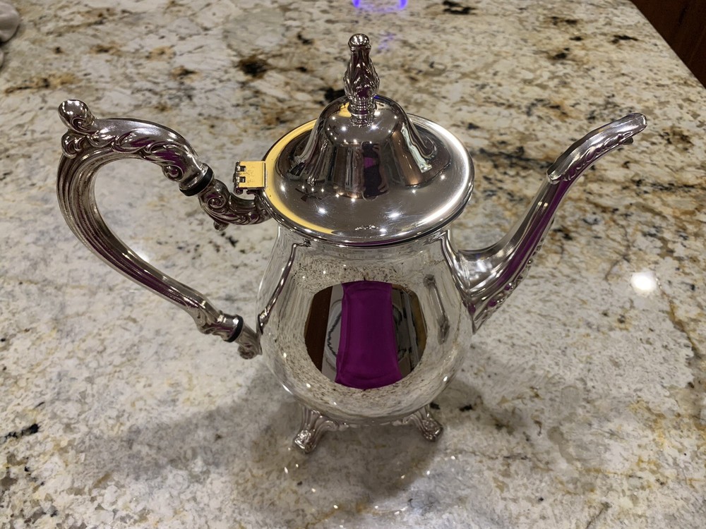 Oneida Silver Plate Coffee/Tea Pot 9 1/2”