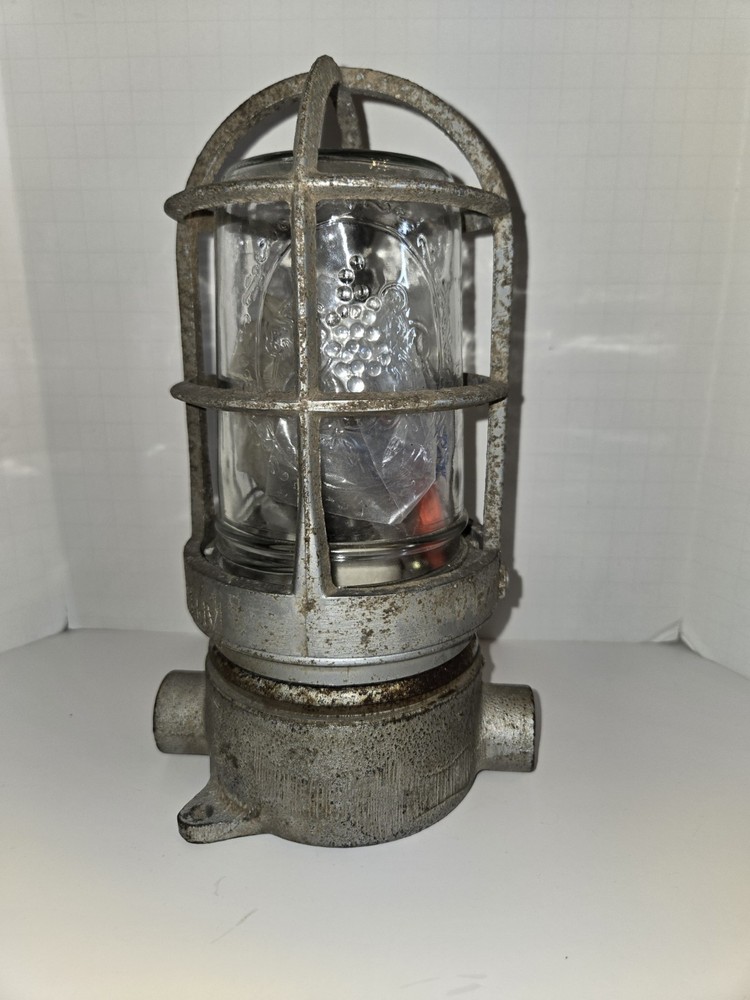 APPLETON FORM 100 EXPLOSION PROOF LIGHT W/ CAGE And GLOBE