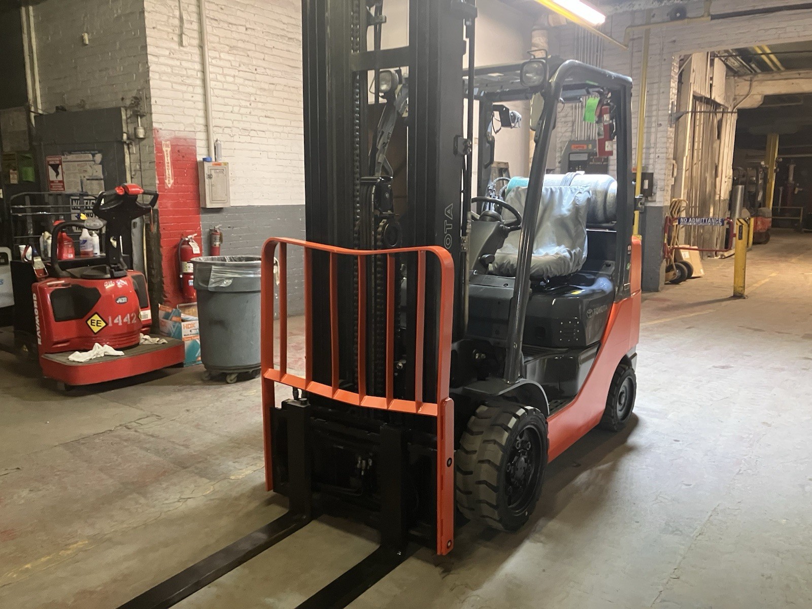 2020 Toyota 6000 LB Forklift With Side Shift and Triple mast
