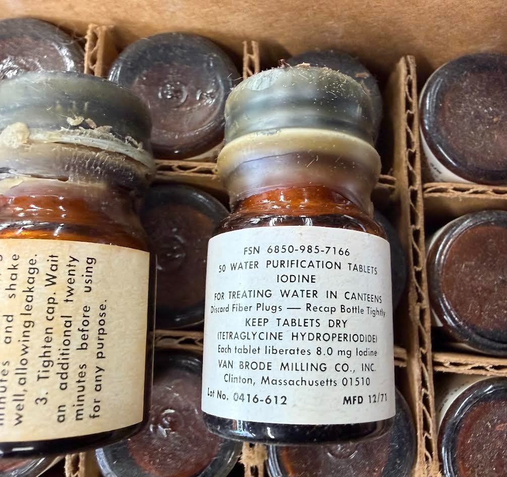 MILITARY ISSUE WATER PURIFICATION TABLETS - VIETNAM ERA - 2/71 - NOS -