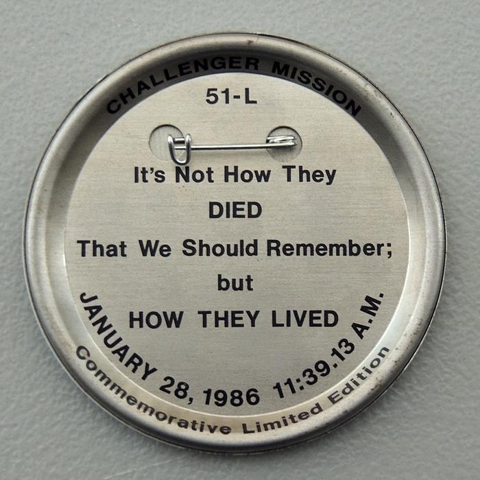Challenger Space Shuttle Remember the 7 Astronauts Ltd Ed 1986 Pinback Button