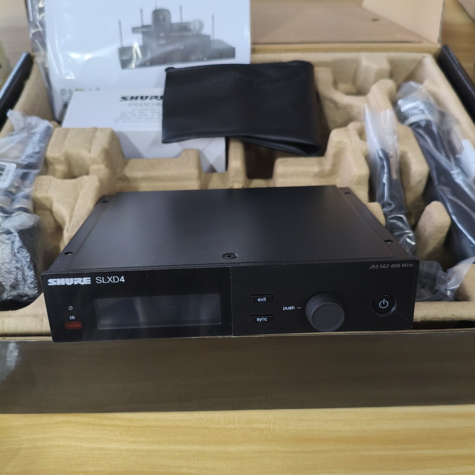 SLXD24D/SM58 Digital Wireless Microphone System with SM58 Capsules Shure