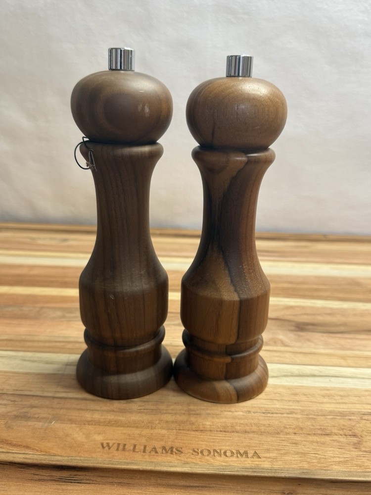 Williams Sonoma 7” Walnut Salt & Pepper Mill Set, Open Box Read