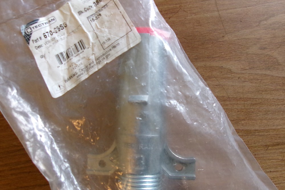 NIP ~ TECTRAN Vertical Dual Pole Plug Assembly with Spring Guard, # 670-29SG